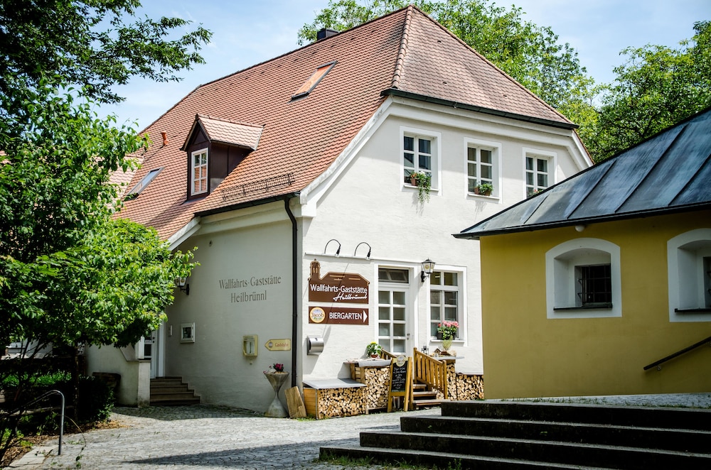 Wallfahrts Gaststatte Heilbrunnl — Roding