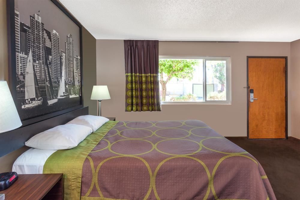 Super 8 by Wyndham Canoga Park - photo 14