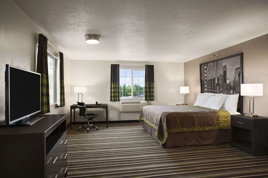 Super 8 by Wyndham Portland Airport - photo 10
