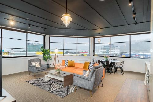 Sunny 3BR Petone Apt Close to Shops Transit — 4-Star Luxury Hotel in Lower Hutt, New Zealand