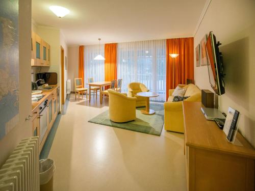 Dünenpark Binz Komfort Ferienwohnung mit 1 Schlafzimmer und Balkon im Obergeschoss 266 — 4-Star Luxury Hotel in Ostseebad Binz, Germany