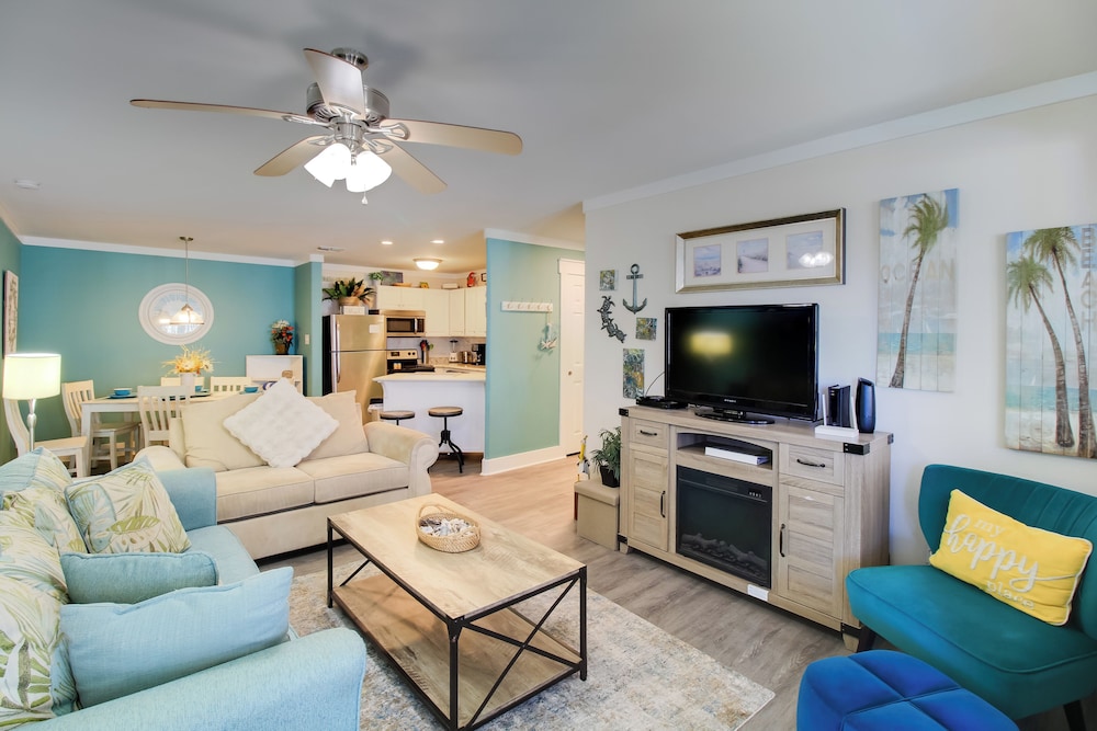 Beach & Heated Pool Access Condo in Port Aransas — 4-Star Luxury Hotel in Port Aransas, United States