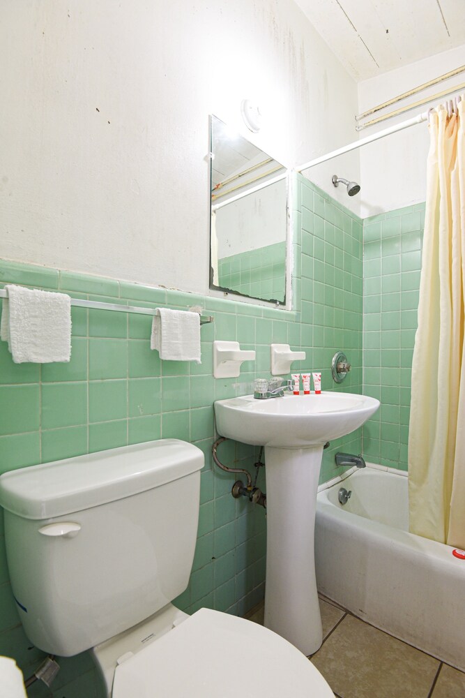 Hotel Valdosta GA N Ashley St - photo 17