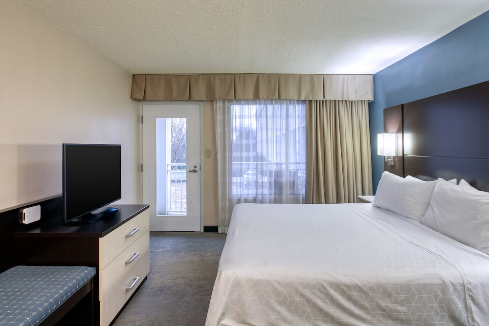 Holiday Inn Hotel & Suites Atlanta Airport North by IHG - photo 13