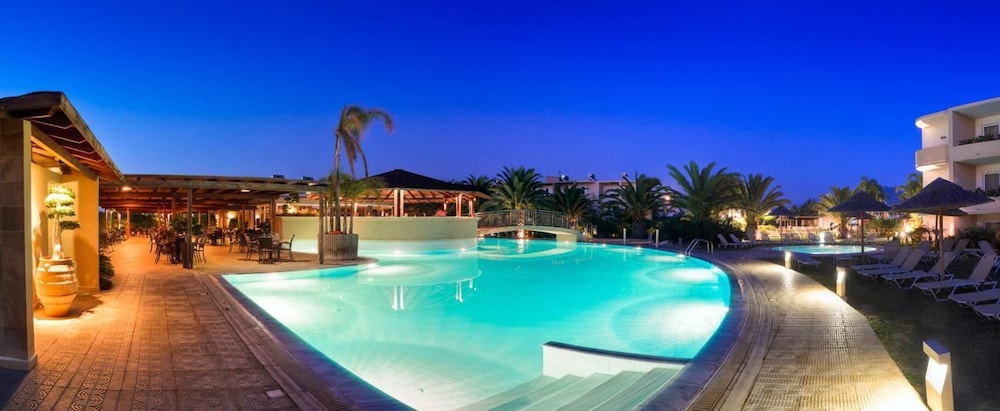 Sandy Beach - carbon neutral hotel in Marmarion