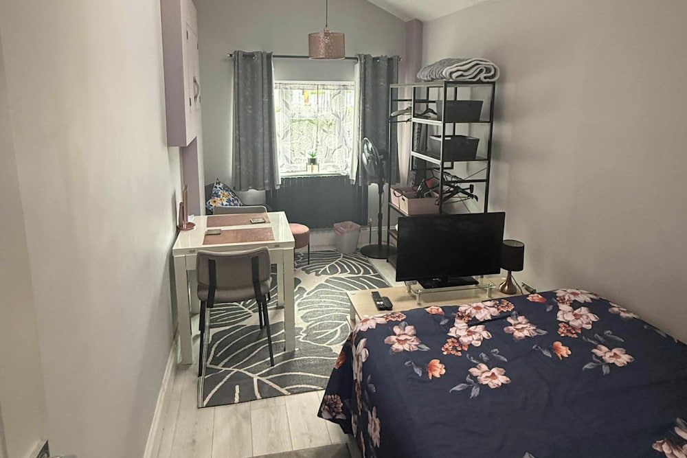 1 Bedroom Annex 2 Mins From Train Station 21158845 — Harlow