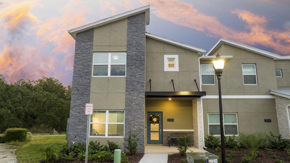 Wonderful 5 Bd w Pool Storey Lake Resort 2545