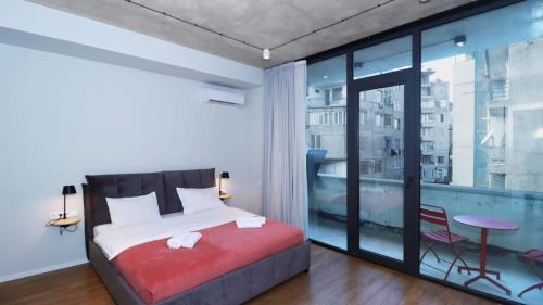 2BR apartment with 2 balconies in heart of the city
