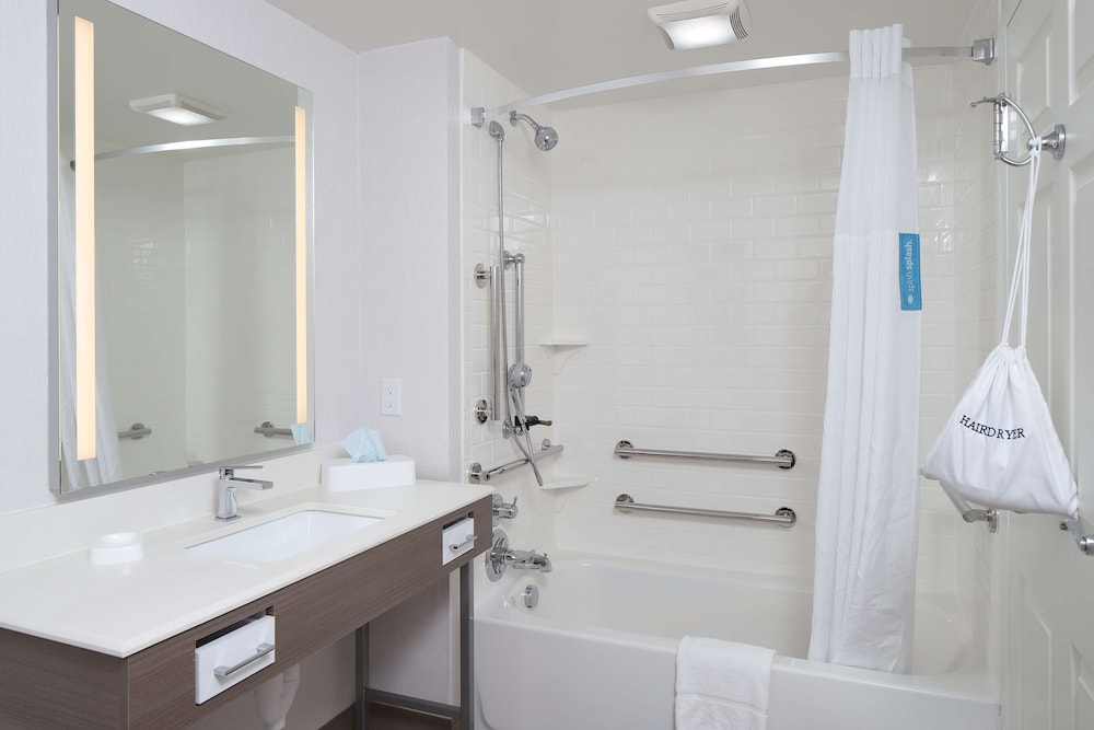 Hampton Inn Holland - photo 37