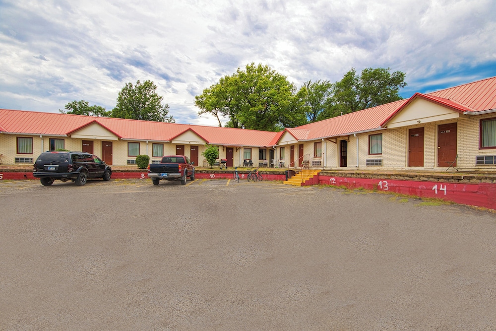 Sunflower Motel Hiawatha By OYO - photo 48