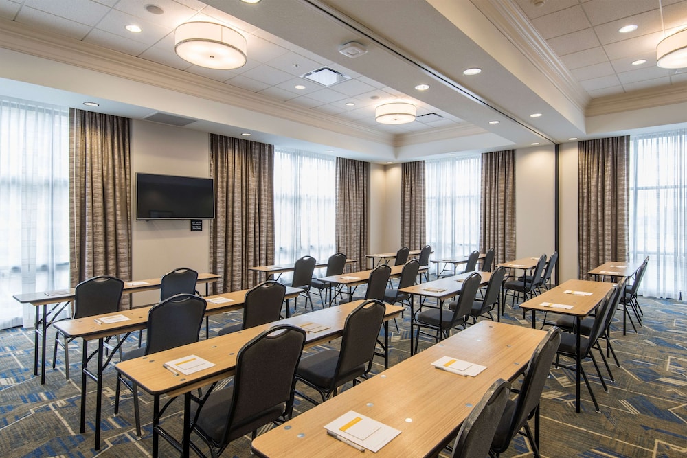 Hampton Inn & Suites Tulsa Downtown - photo 39