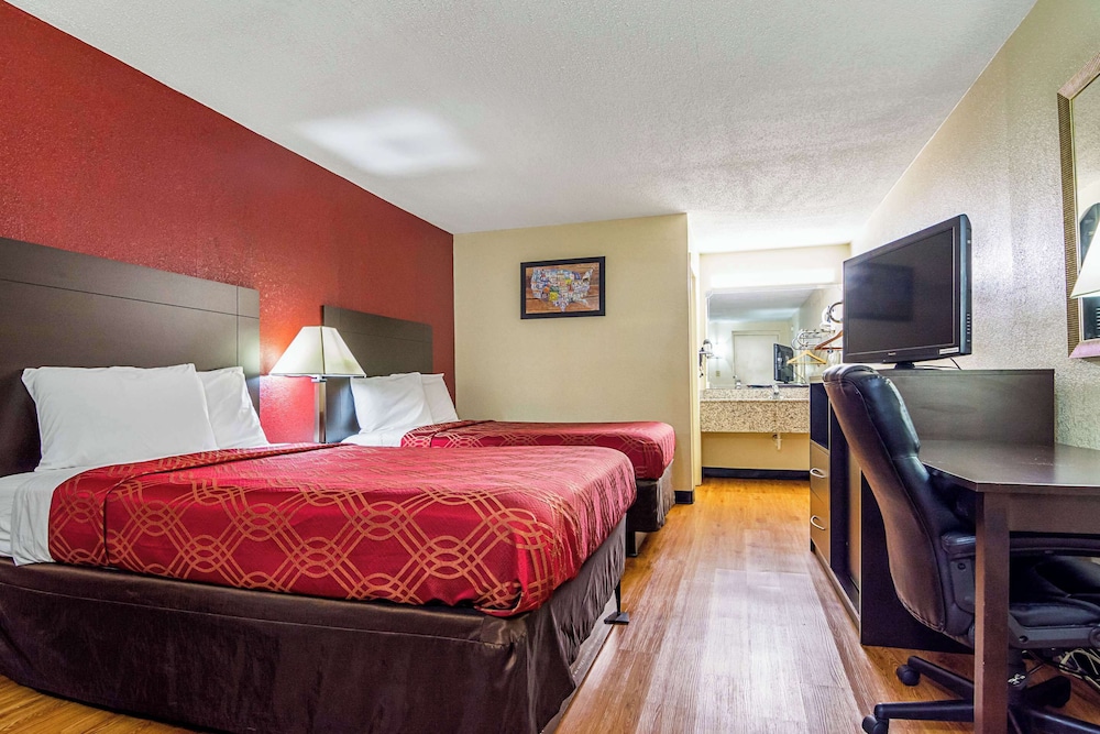 Econo Lodge Research Triangle Park - photo 9
