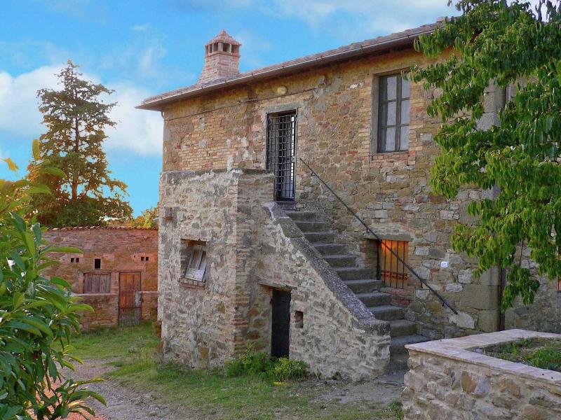Rustic Cottage In Magione With Garden — 4-Star Luxury Hotel in Magione, Italy