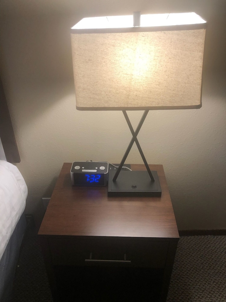 Red Lion Inn & Suites La Pine - photo 9