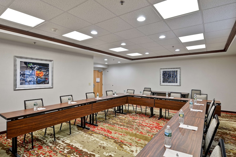 Hampton Inn Albany Wolf Road - photo 32