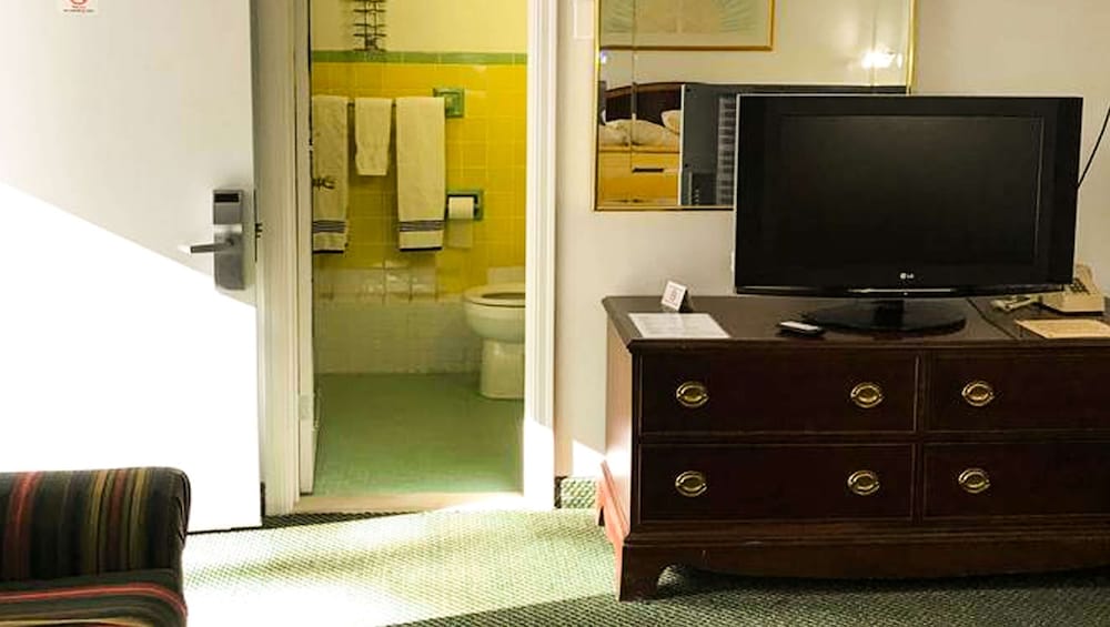 Relax Inn Altoona - photo 65