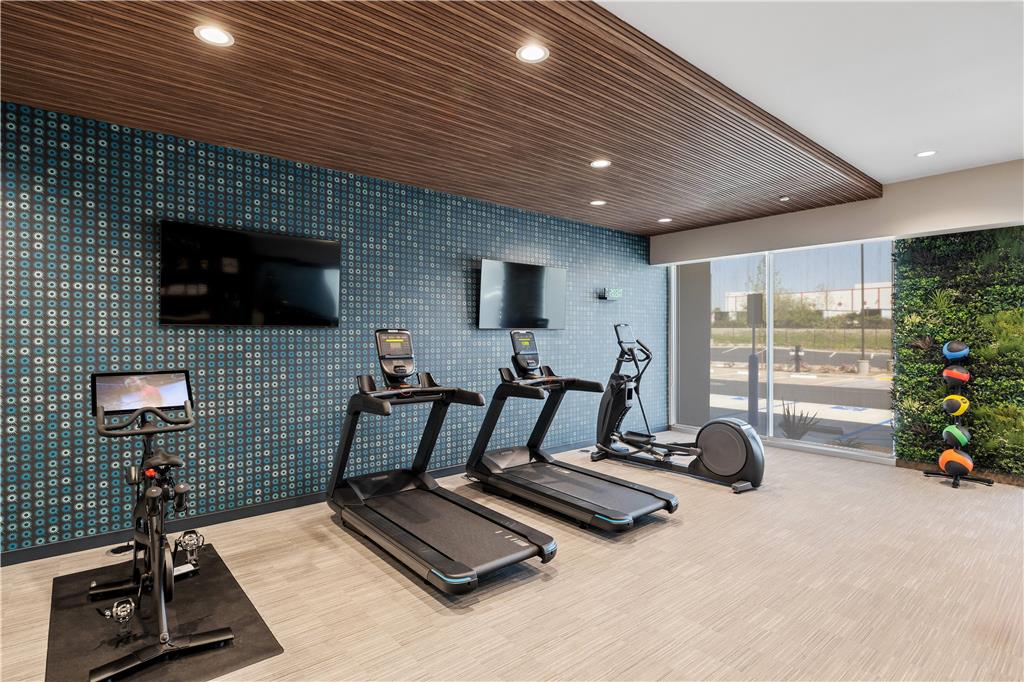 La Quinta Inn & Suites by Wyndham La Habra - photo 34