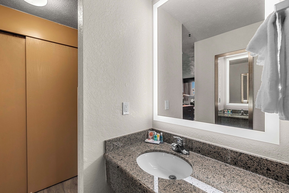 Clarion Pointe Wenatchee WA - photo 19