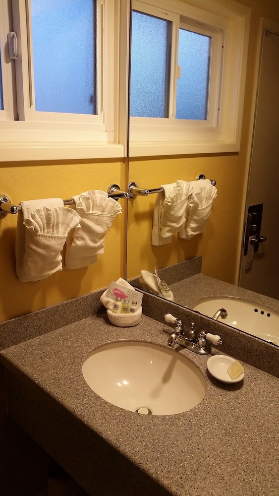 Monterey Bay Lodge - photo 31
