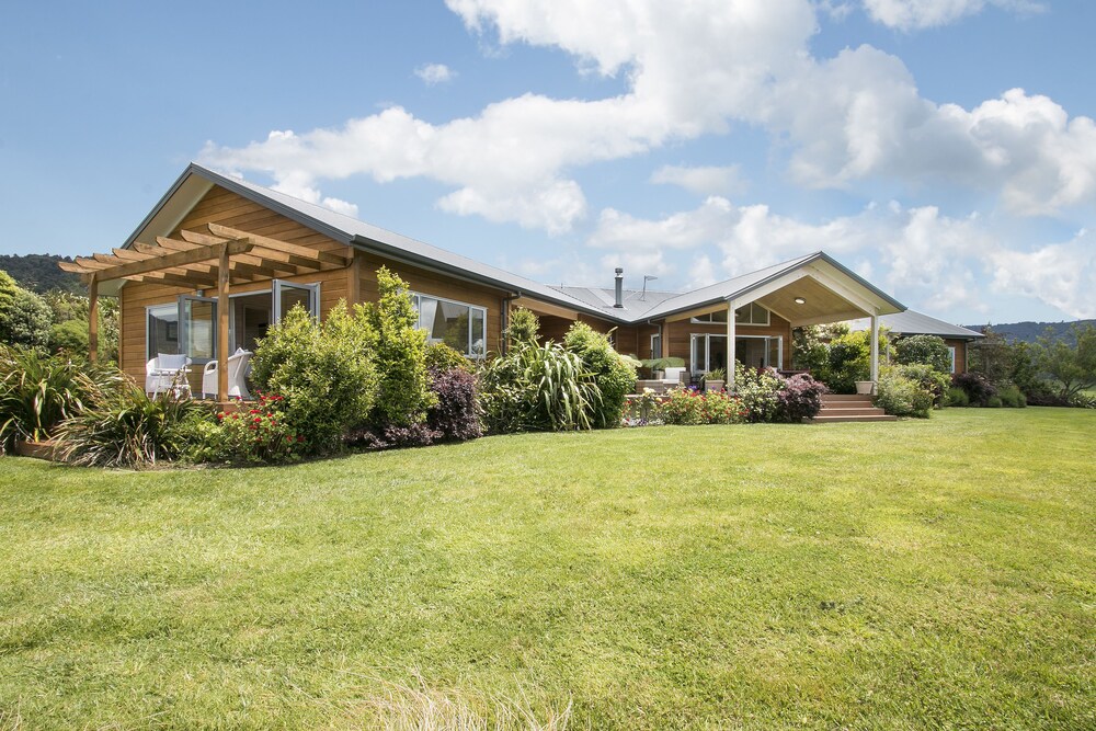Kaimai Country Lodge — 5-Star Luxury Hotel in Katikati, New Zealand