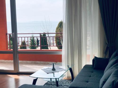 Beautiful apartment right by the sea Sveti Vlas — 4-Star Luxury Hotel in Sveti Vlas, Bulgaria