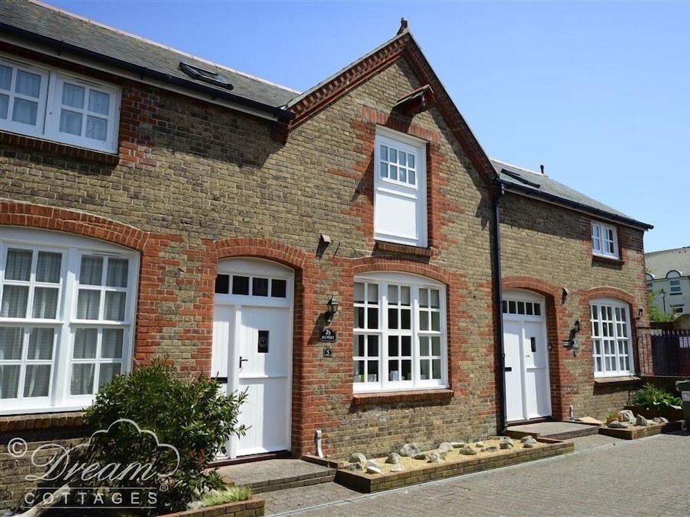 Rupert Cottage — 4-Star Luxury Hotel in Weymouth, United Kingdom