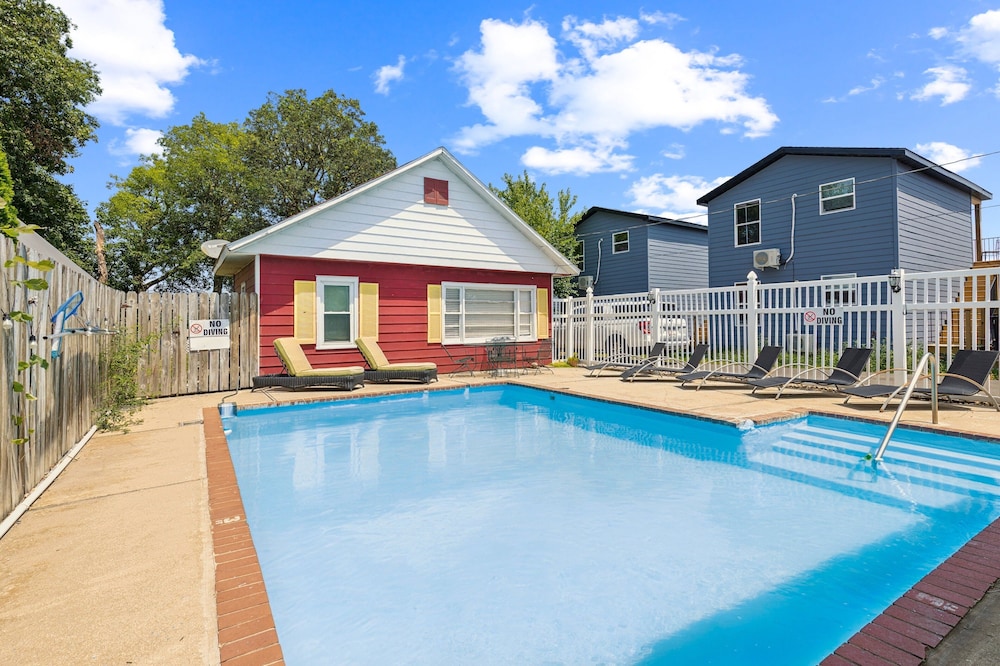 Dave’s Last Resort Lakeside Long Stay Discount Comfy Cabin 5 1 Bedroom Hotel Room in Monticello, United States