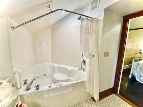 The Abriendo Inn - photo 37