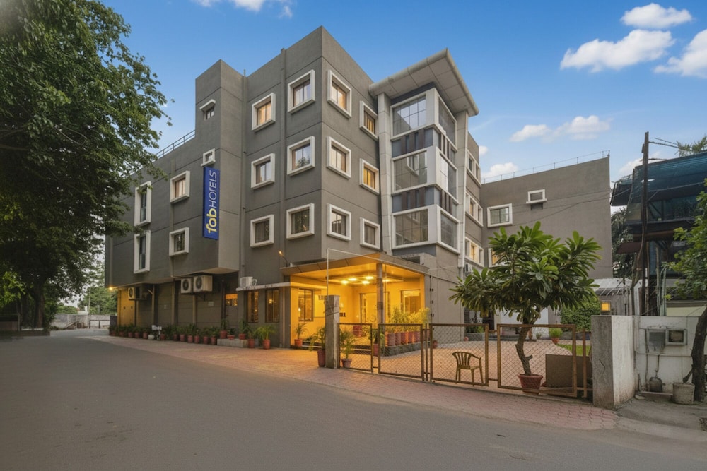 Fabhotel Bee Town in Indore, India