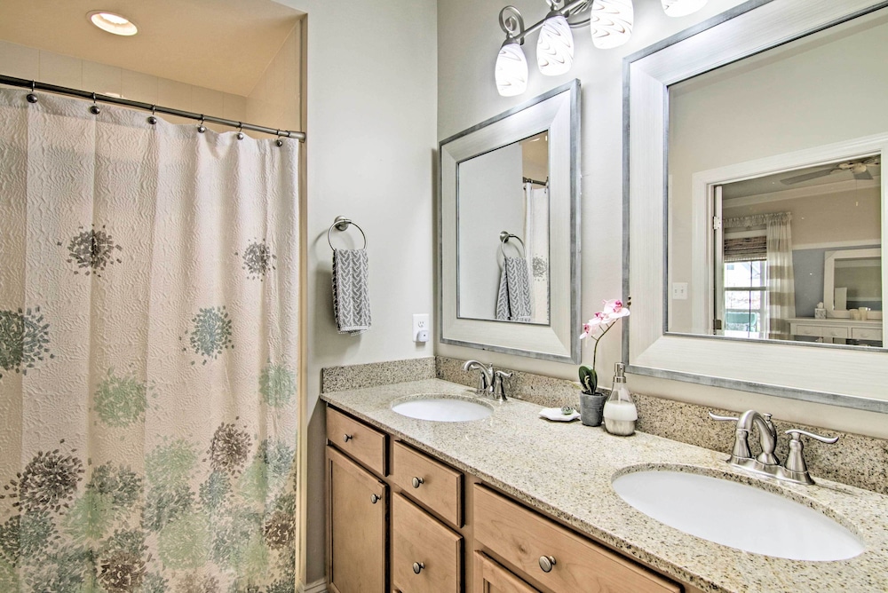 Resort Amenities & Screened Porch: Ocean View Home - photo 13