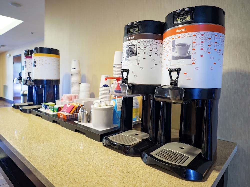 Hampton Inn Hazleton - photo 36