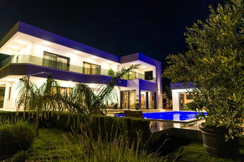 Villa Paola — 4-Star Luxury Hotel in Polaca, Croatia