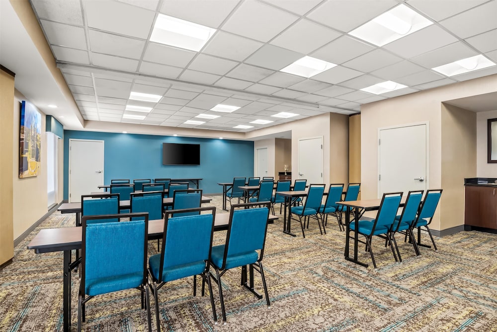 Hampton Inn & Suites Richmond Virginia Center - photo 37