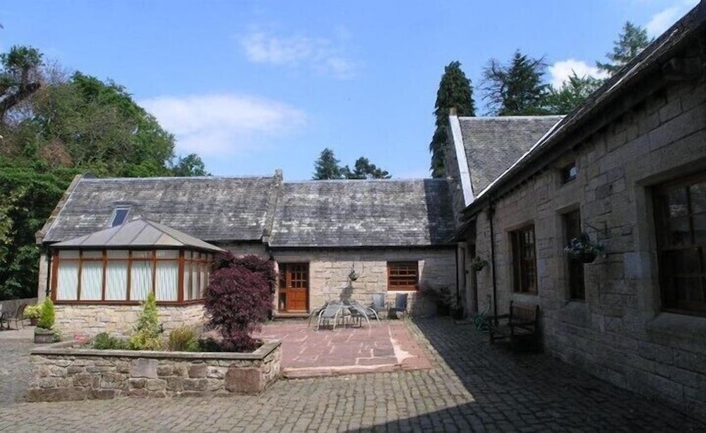 Auchenheglish Lodges The Smiddy — 4-Star Luxury Hotel in Alexandria, United Kingdom