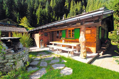Jagdhütte Hubertus - carbon neutral hotel in Silbertal