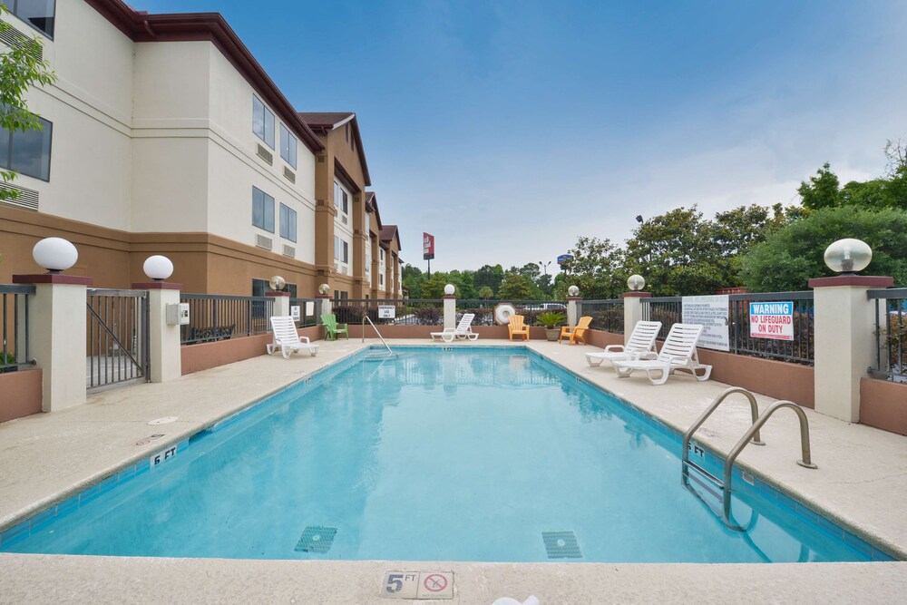 Red Roof Inn & Suites Savannah Gateway - photo 22