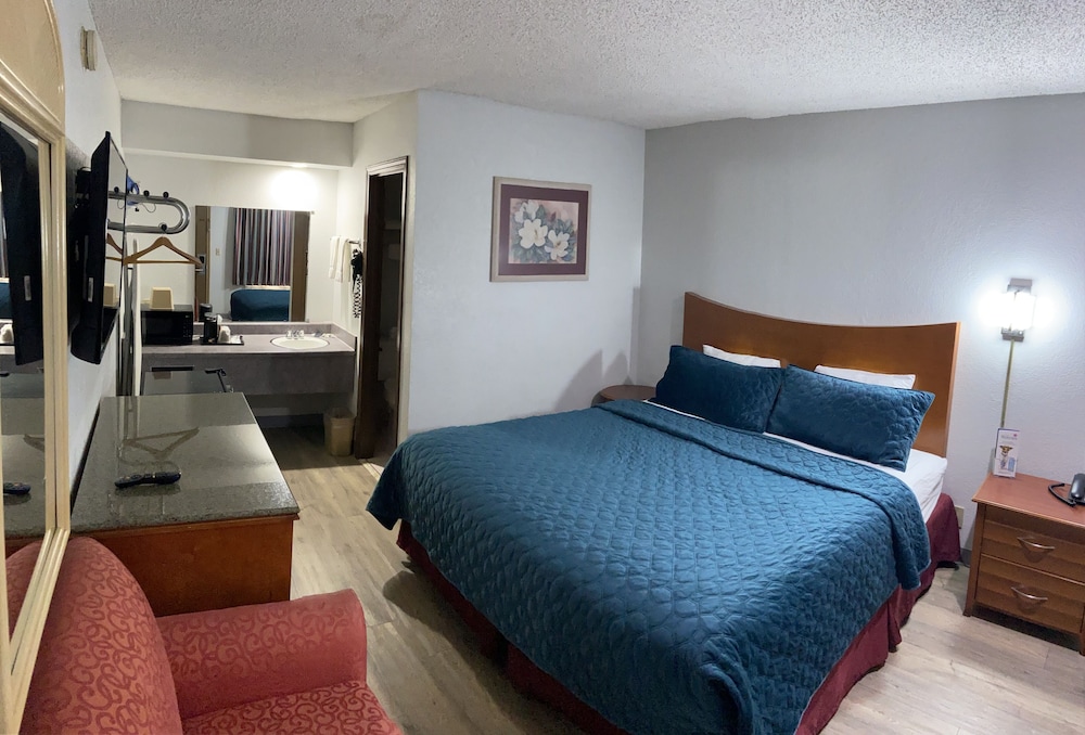 Colonial Inn - photo 23