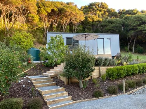 Te Henga Hideaway - carbon neutral hotel in Unknown City