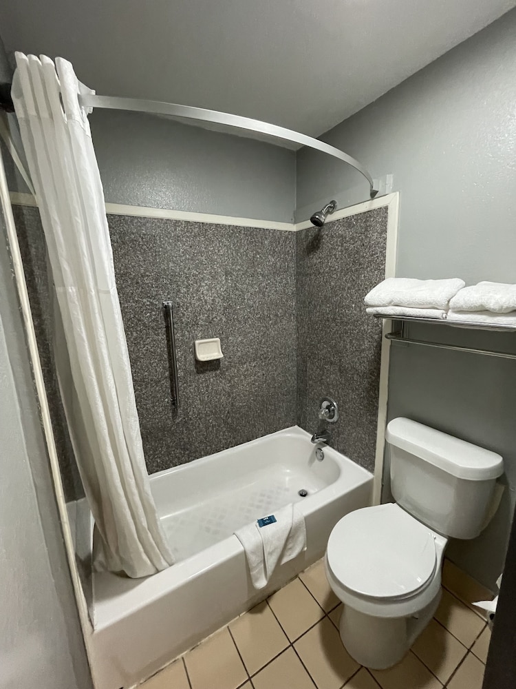 Baymont Inn & Suites Horn Lake Southaven - photo 20