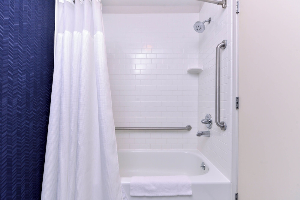 Fairfield Inn & Suites by Marriott Beloit - photo 20