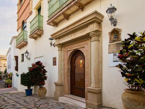 Apartamentos Turísticos Casa de La Borrega — 4-Star Luxury Hotel in Estepona, Spain