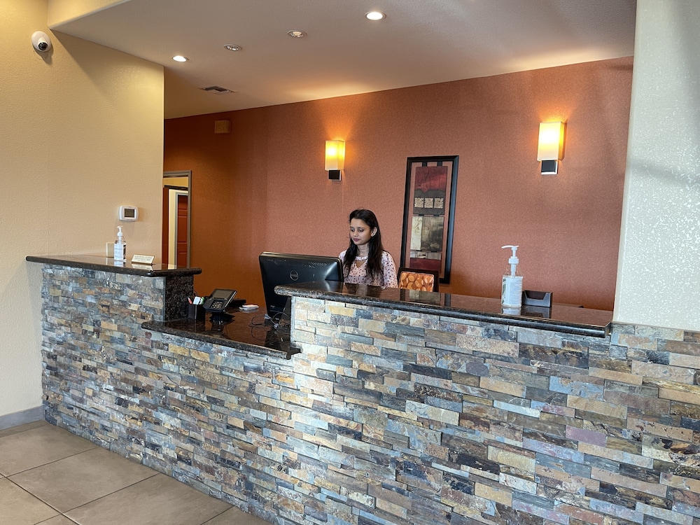 Sunbridge Inn and Suites - photo 2