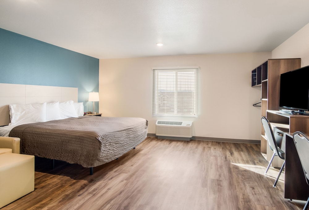 WoodSpring Suites Thornton North Denver - photo 17