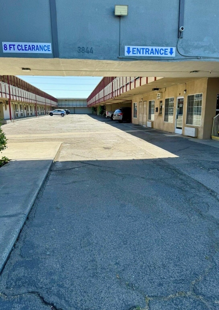 Regency Inn Fresno - photo 10