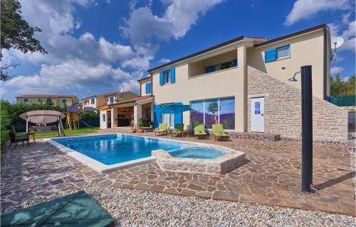 Cozy Home In Naselje Muzini With Sauna — 5-Star Luxury Hotel in Zminj, Croatia