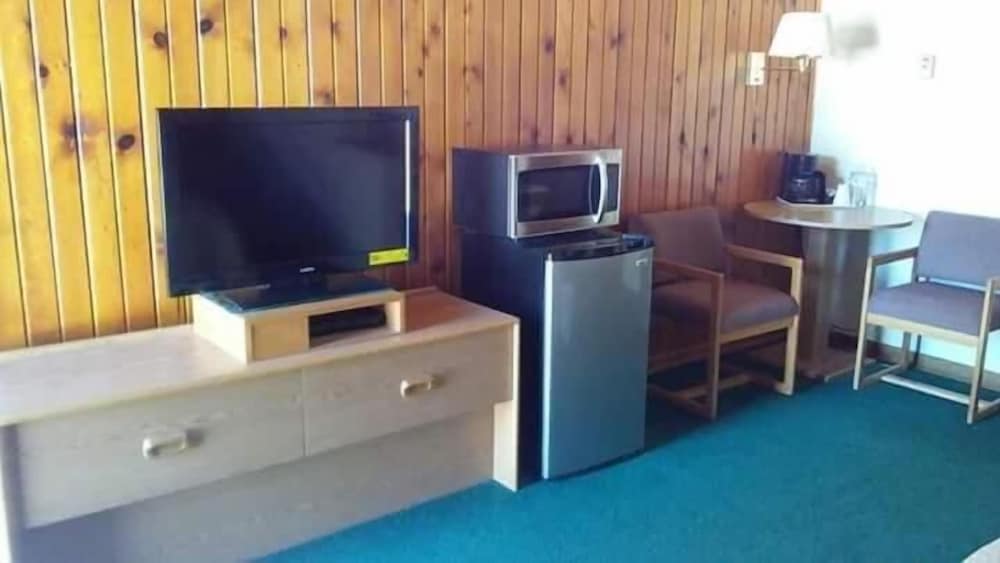 Meadow Park Motel on 385 - photo 9