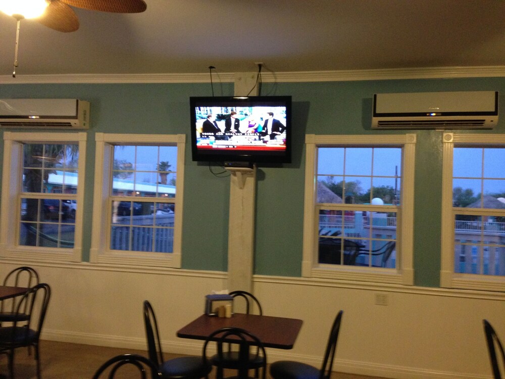 Shark Reef Resort Motel & Cottages - photo 20