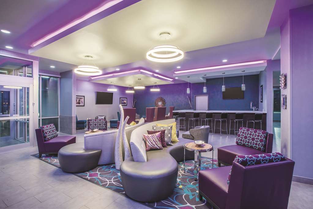 La Quinta Inn & Suites by Wyndham Lubbock South - photo 7