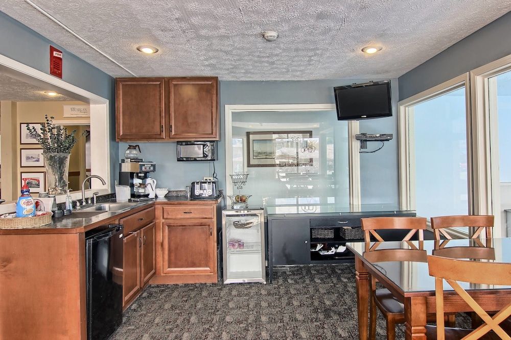 Pointes North Inn - photo 32