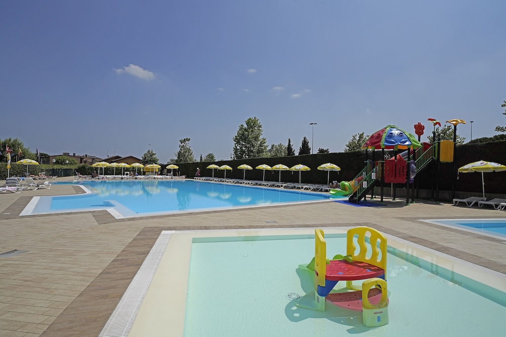 Residence Villaggio Tiglio — 4-Star Luxury Hotel in Sirmione, Italy
